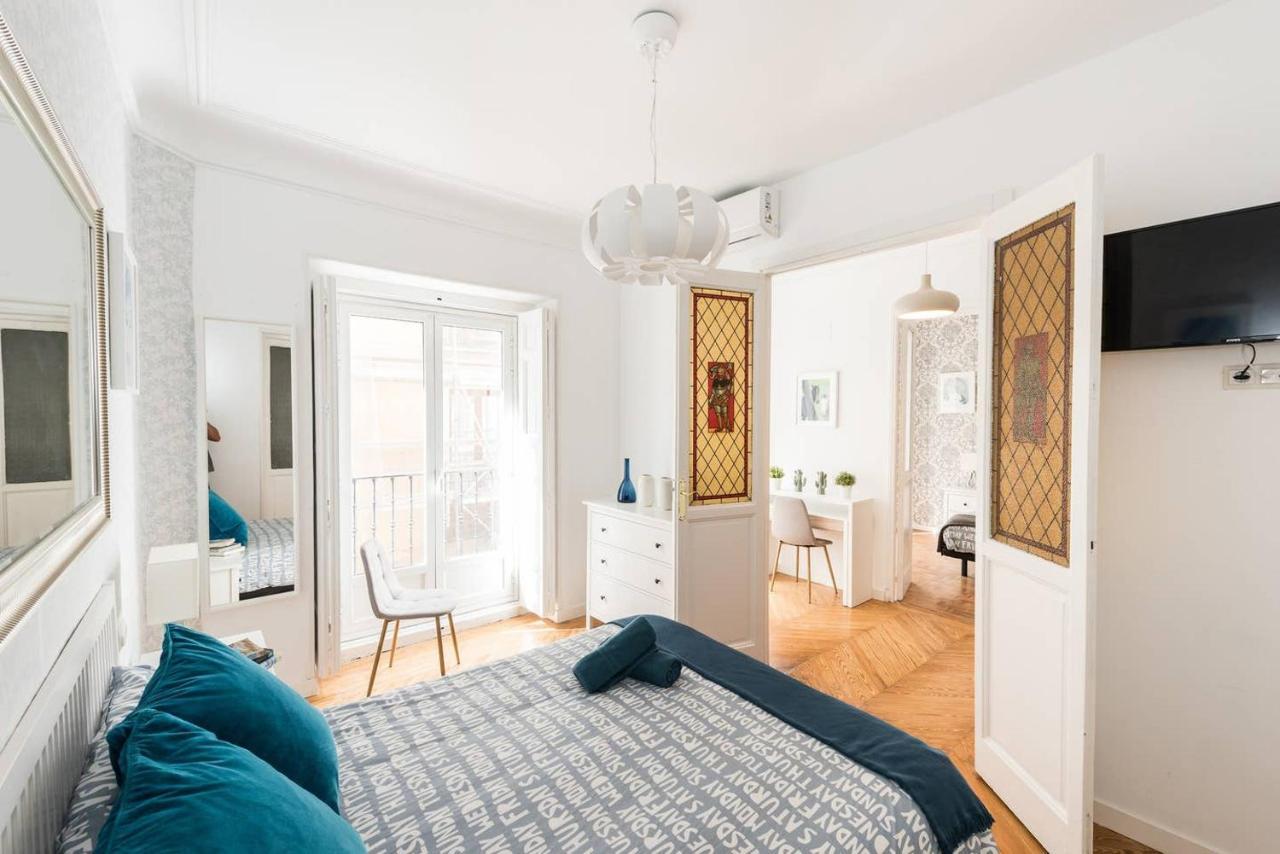 Apartamentos En Sol, Madrid Centro Luaran gambar